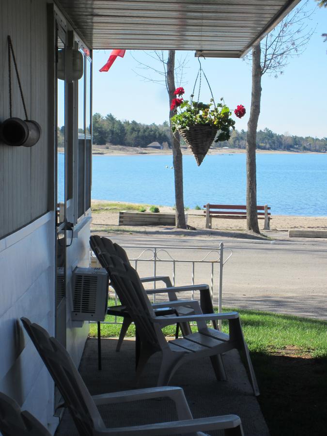 Balm Beach Resort And Motel Eksteriør billede
